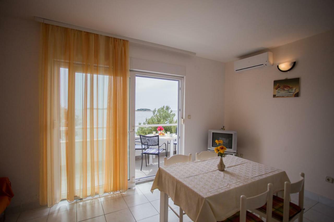 Apartments Gloria Primosten Ngoại thất bức ảnh