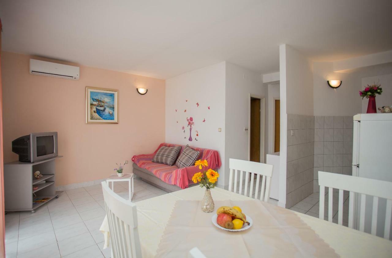 Apartments Gloria Primosten Ngoại thất bức ảnh